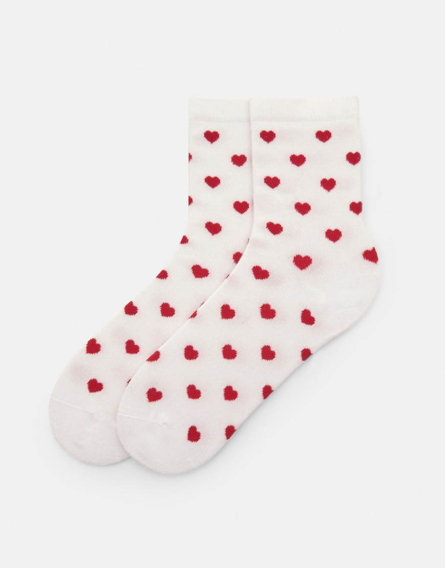 Pull & Bear - Socken in Weiß mit Herzmuster von Pull & Bear