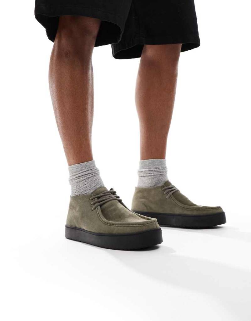 Pull & Bear - Lederschuhe in Khaki mit kontrastierender Gummisohle-Grün von Pull & Bear