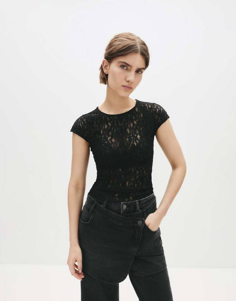 Pull & Bear - Spitzen-Oberteil in Schwarz mit Ziernähten von Pull & Bear