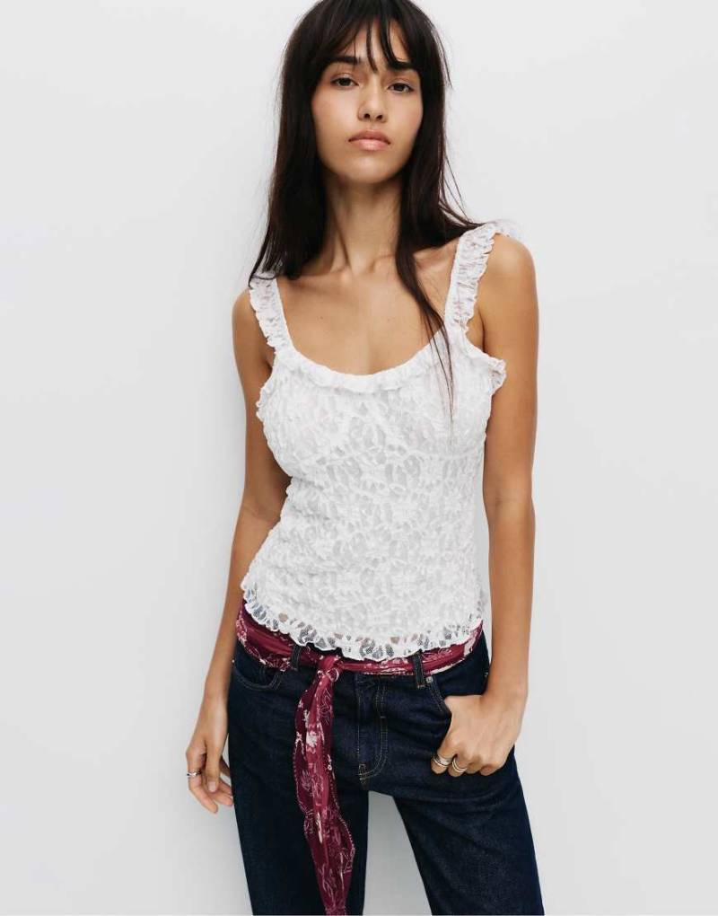 Pull & Bear - Spitzen-Trägertop in Weiß Pull & Bear - Spitzen-Trägertop in Weiß von Pull & Bear