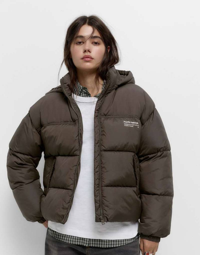Pull & Bear - Steppjacke in Schokobraun mit Logo-Brown von Pull & Bear