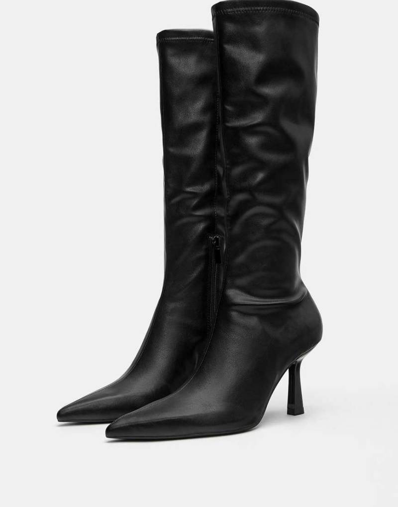 Pull & Bear - Stiefel in Schwarz mit hohem Absatz von Pull & Bear