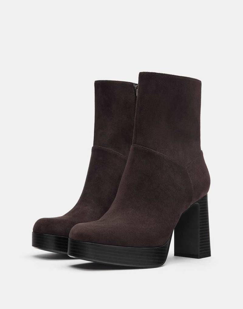 Pull & Bear - Stiefeletten in Braun mit hohem Absatz-Brown Pull & Bear - Stiefeletten in Braun mit hohem Absatz-Brown von Pull & Bear