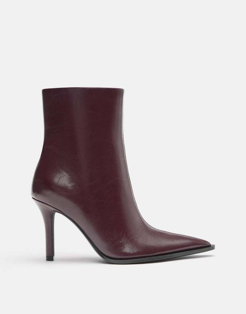 Pull & Bear - Stiefeletten in Burgunderrot mit Stiletto-Absatz von Pull & Bear