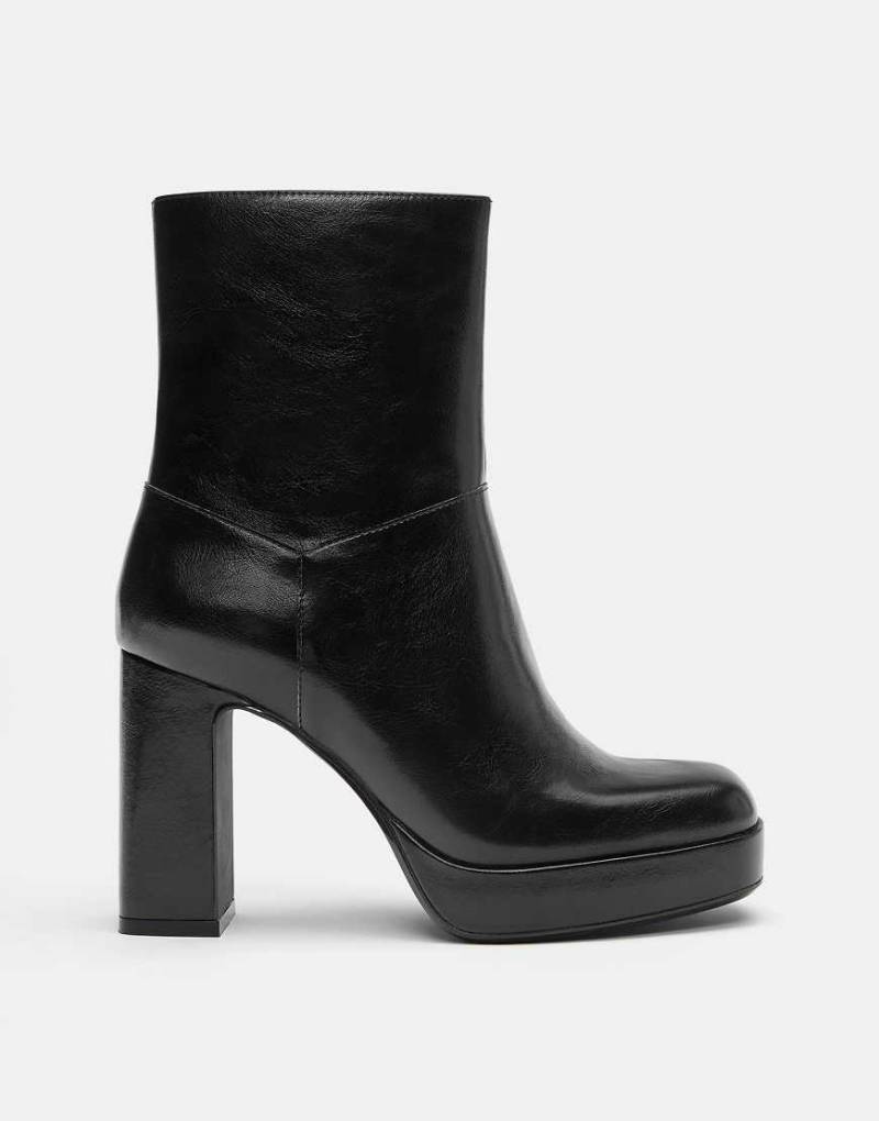 Pull & Bear - Stiefeletten in Schwarz mit hohem Absatz und Plateausohle von Pull & Bear