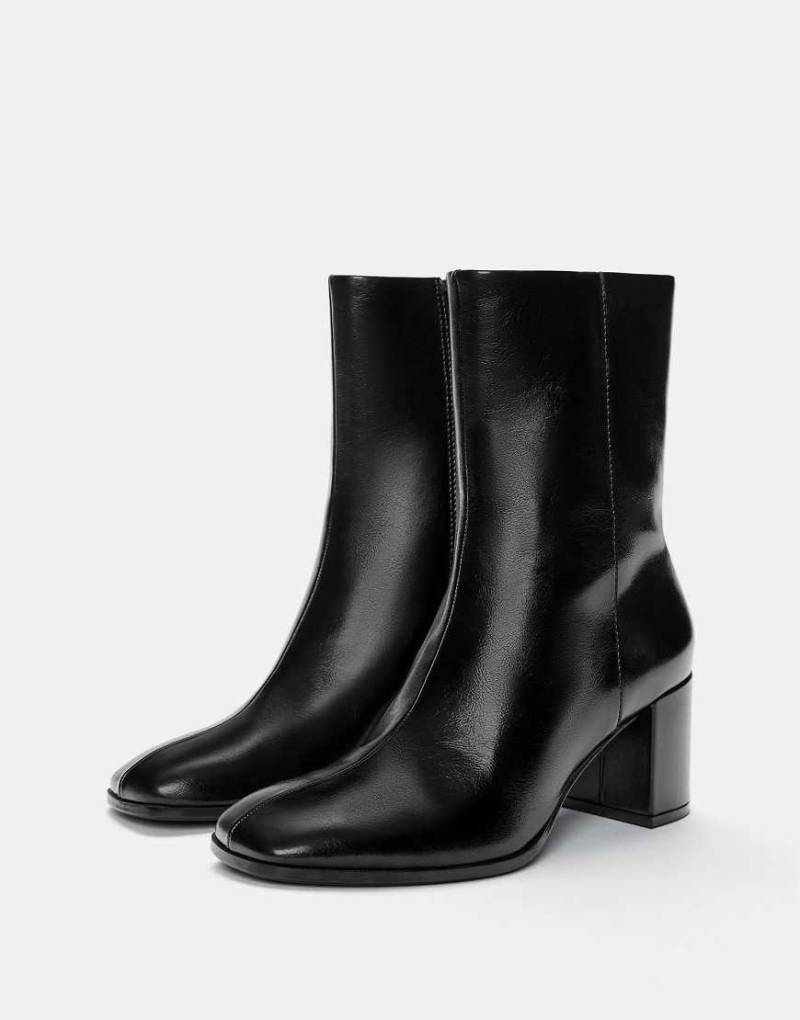 Pull & Bear - Stiefeletten in Schwarz mit hohem Absatz von Pull & Bear