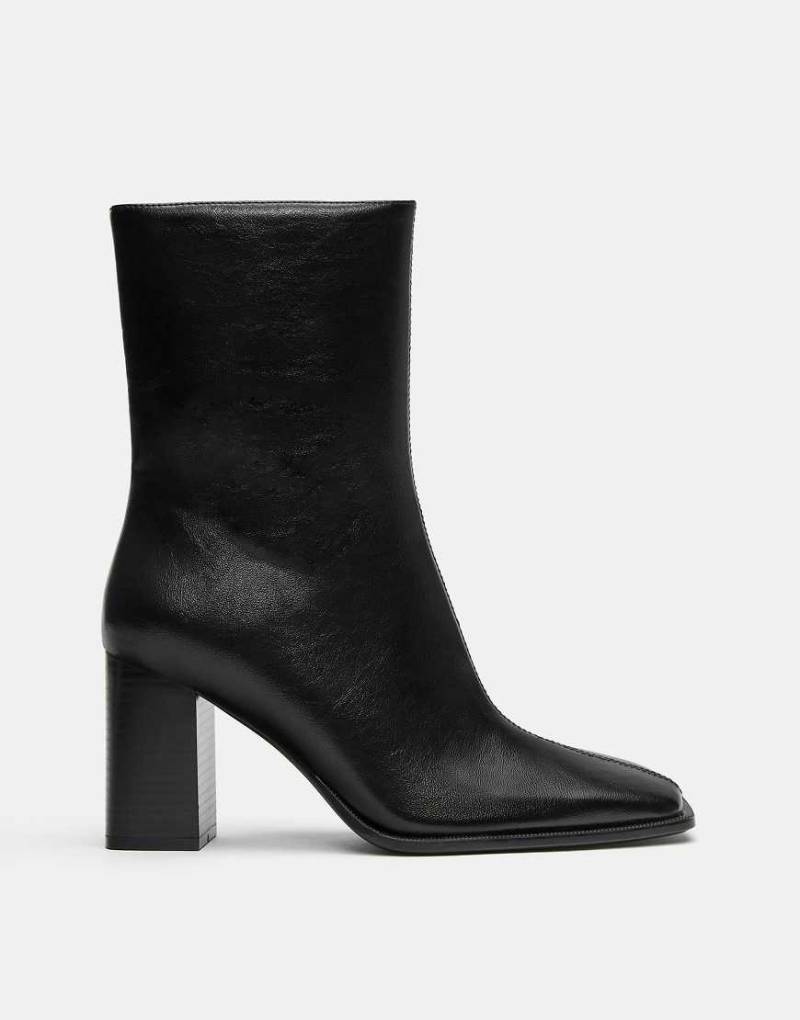 Pull & Bear - Stiefeletten in Schwarz mit hohem Absatz von Pull & Bear