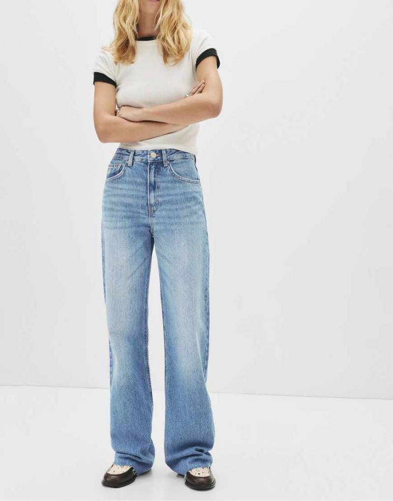 Pull & Bear - Straight Jeans in Mittelblau mit hohem Bund von Pull & Bear