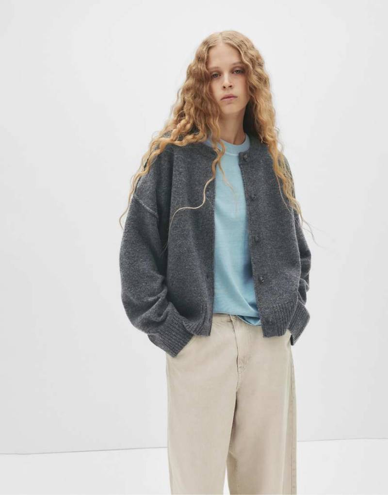 Pull & Bear - Strickjacke in Grau mit Raglanärmeln und Knöpfen von Pull & Bear