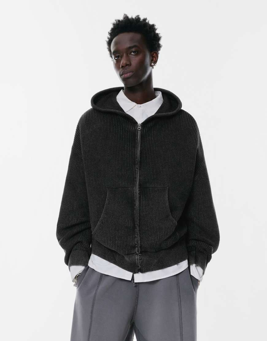 Pull & Bear - Strickjacke in verblasstem Schwarz mit Kapuze und Reißverschluss-Grau von Pull & Bear