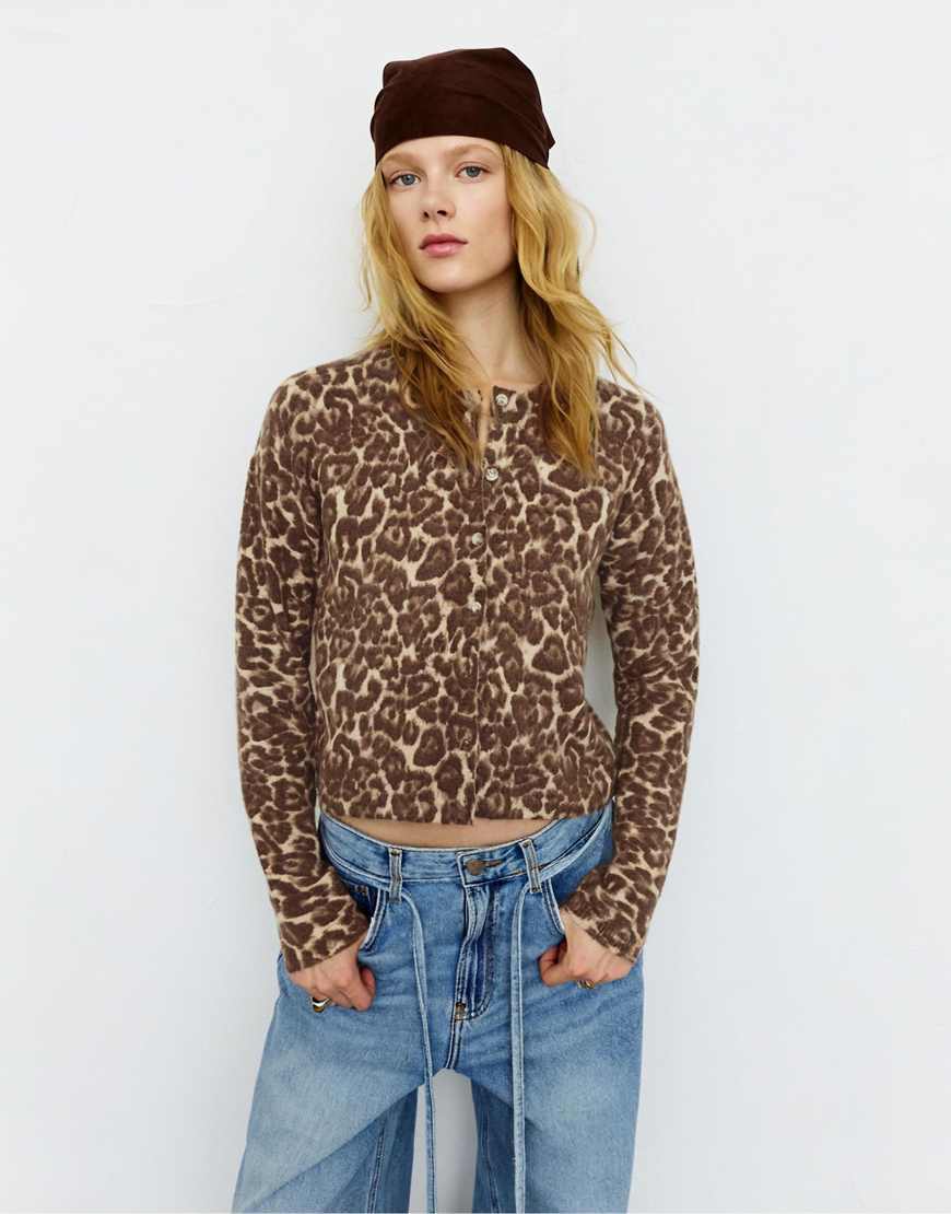 Pull & Bear - Strickjacke mit Leopardenmuster in Braun-Brown von Pull & Bear