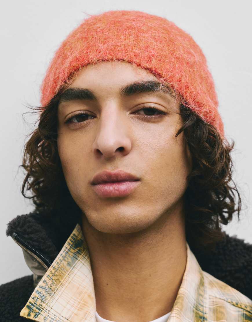 Pull & Bear - Strickmütze aus flauschigem Strick in Orange von Pull & Bear