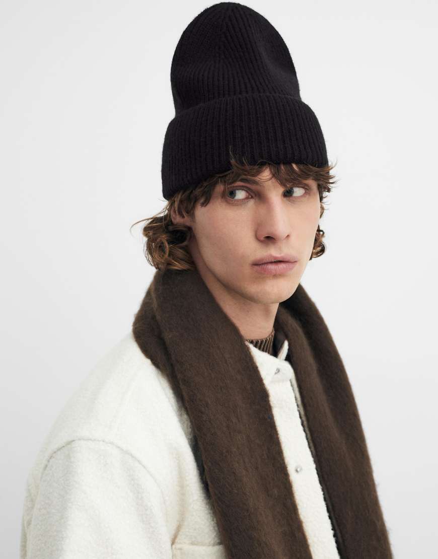 Pull & Bear - Strickmütze in Schwarz von Pull & Bear