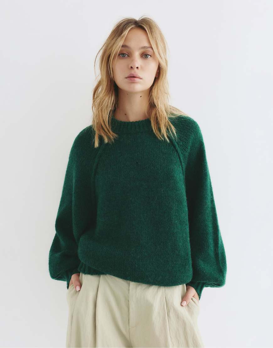 Pull & Bear - Strickpullover in Flaschengrün mit voluminösen Ärmeln von Pull & Bear