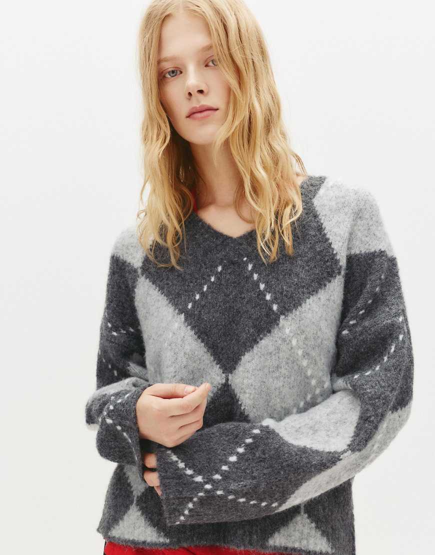 Pull & Bear - Strickpullover in Grau mit Rautenmuster Pull & Bear - Strickpullover in Grau mit Rautenmuster von Pull & Bear
