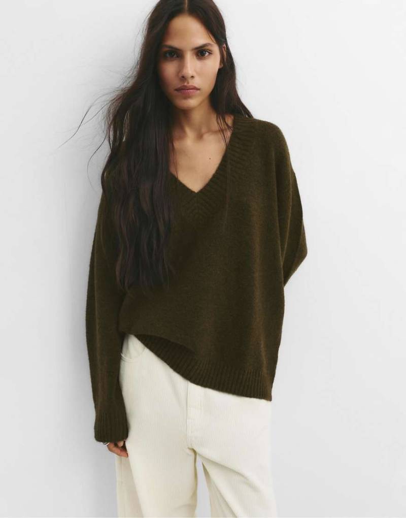 Pull & Bear - Strickpullover in Jägergrün mit V-Ausschnitt von Pull & Bear