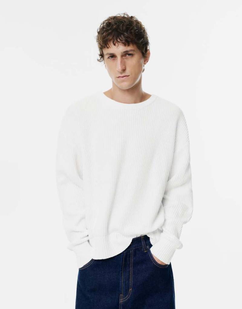 Pull & Bear - Strickpullover in Wollweiß mit aufgesticktem Brioche-Motiv von Pull & Bear