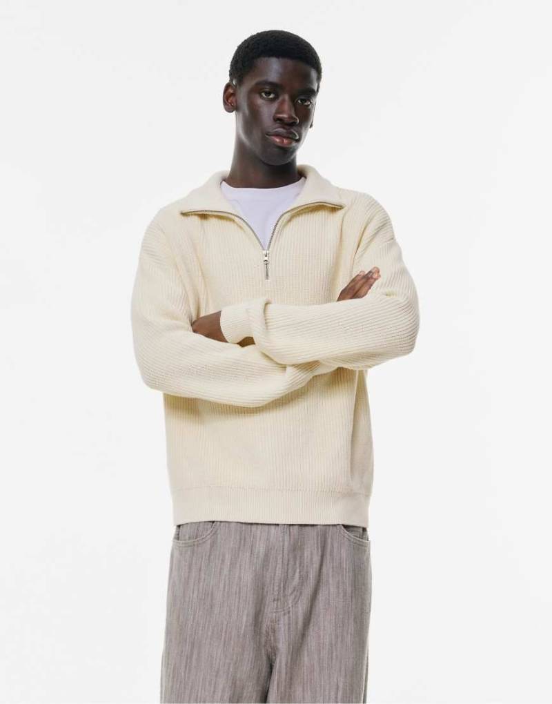 Pull & Bear - Strickpullover in Wollweiß mit kurzem Reißverschluss von Pull & Bear