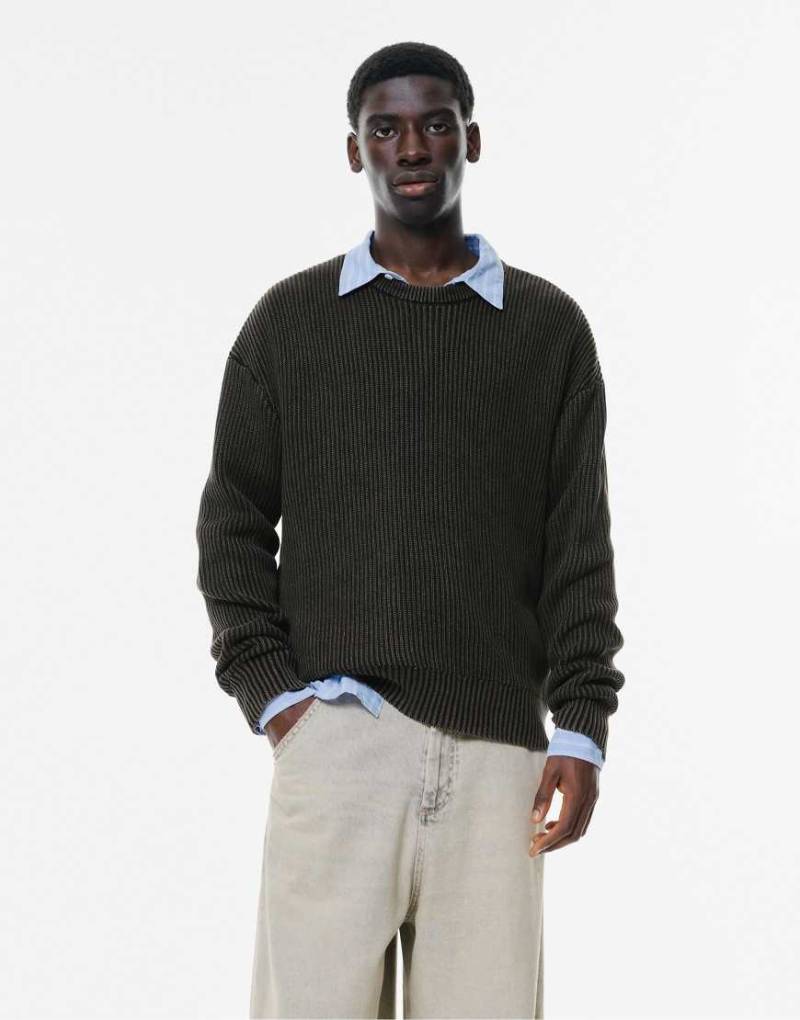 Pull & Bear - Strickpullover in verblasster schwarzer Acid-Wash-Optik von Pull & Bear