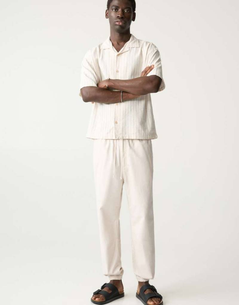 Pull & Bear - Strukturierte Jogginghose aus Webstoff in Beige-Neutral von Pull & Bear