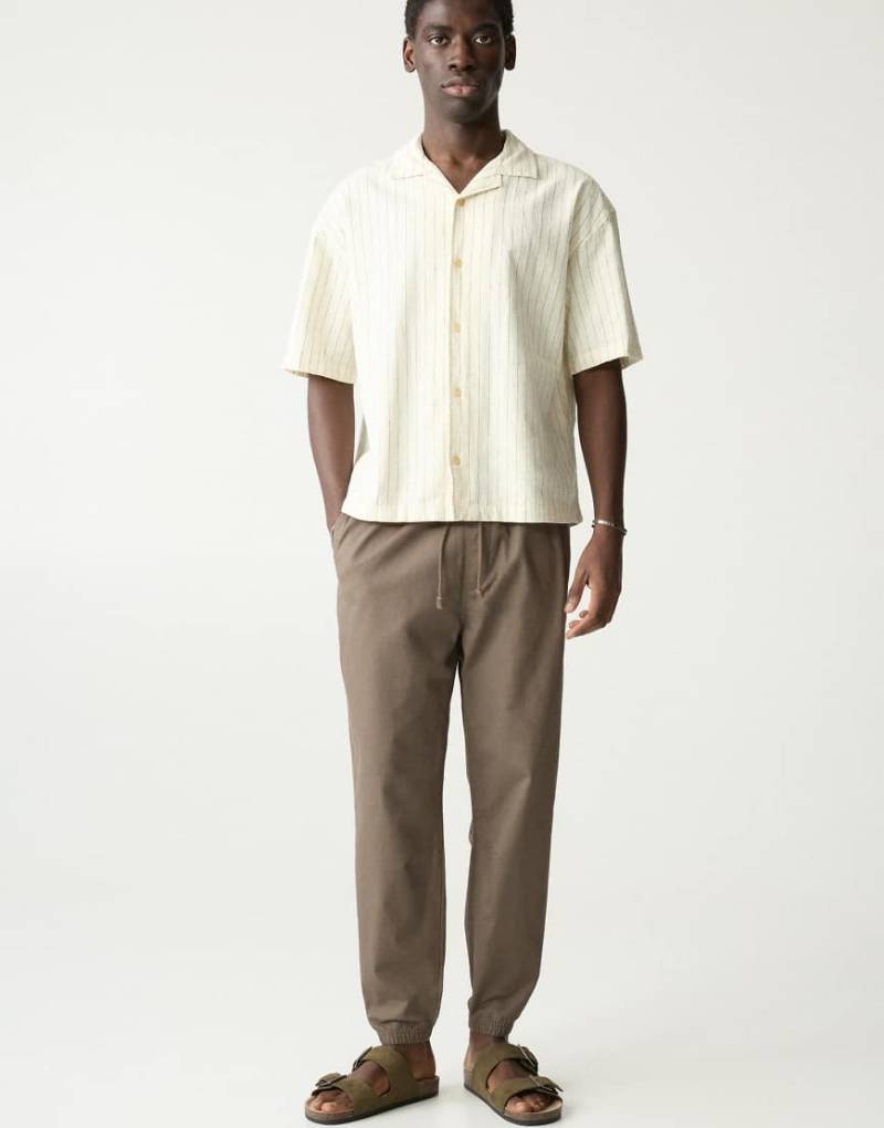 Pull & Bear - Strukturierte Jogginghose aus Webstoff in Khaki-Grün von Pull & Bear