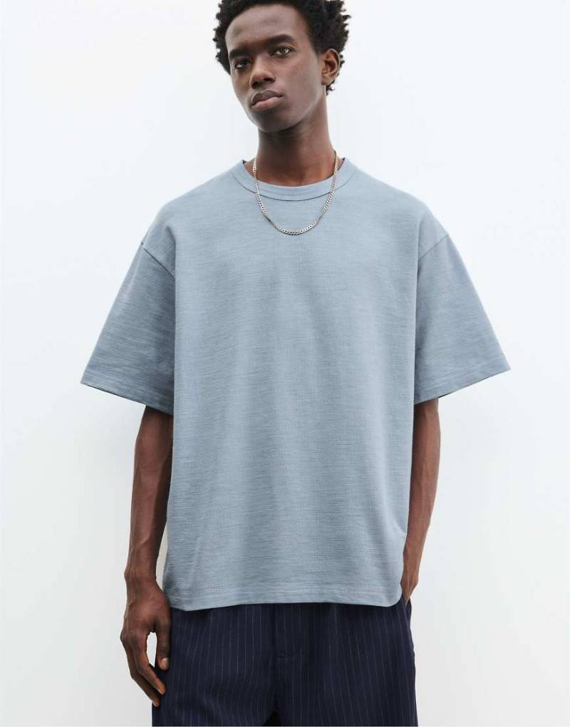 Pull & Bear - Strukturiertes, kurzärmliges T-Shirt in Blau von Pull & Bear