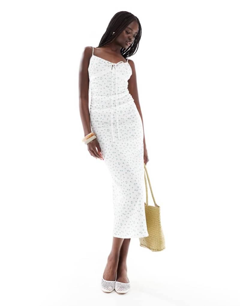 Pull & Bear - Strukturiertes Maxikleid in Weiß mit Blümchenmuster von Pull & Bear