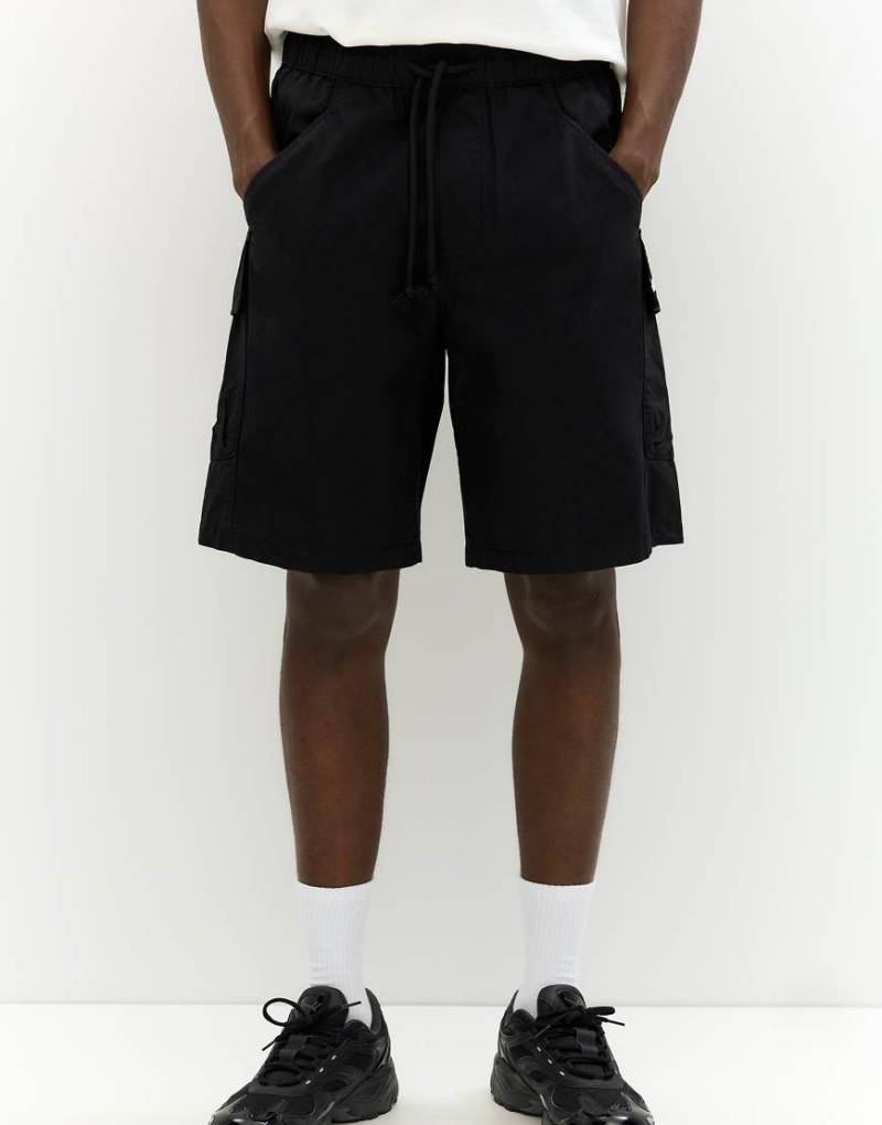 Pull & Bear - Stwd - Cargo-Bermudashorts in Schwarz von Pull & Bear