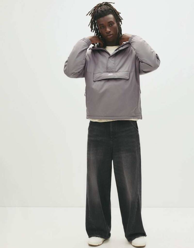 Pull & Bear - Stwd - Jacke in Dunkelgrau mit Beuteltasche von Pull & Bear