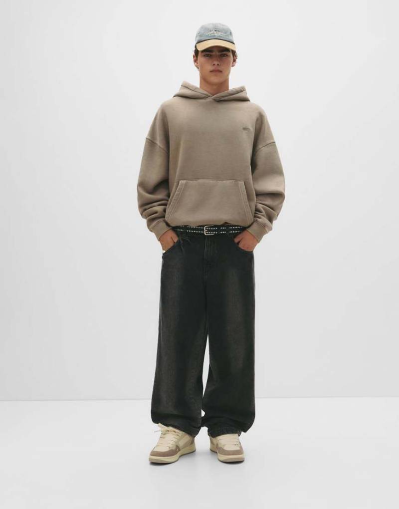 Pull & Bear - Stwd - Kapuzenpullover mit Aufnäher in Beige-Neutral von Pull & Bear