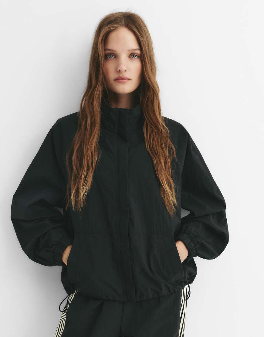Pull & Bear - Stwd - Leichte Jacke in Schwarz von Pull & Bear