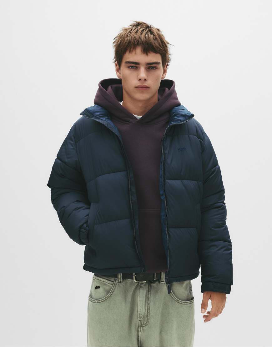 Pull & Bear - Stwd - Pufferjacke in Marineblau mit Kapuze Pull & Bear - Stwd - Pufferjacke in Marineblau mit Kapuze von Pull & Bear