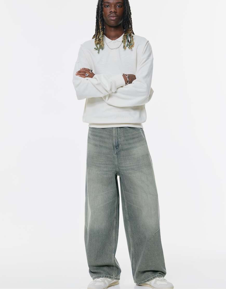 Pull & Bear - Superweite Jeans in Dunkelgrau mit Ziernaht von Pull & Bear