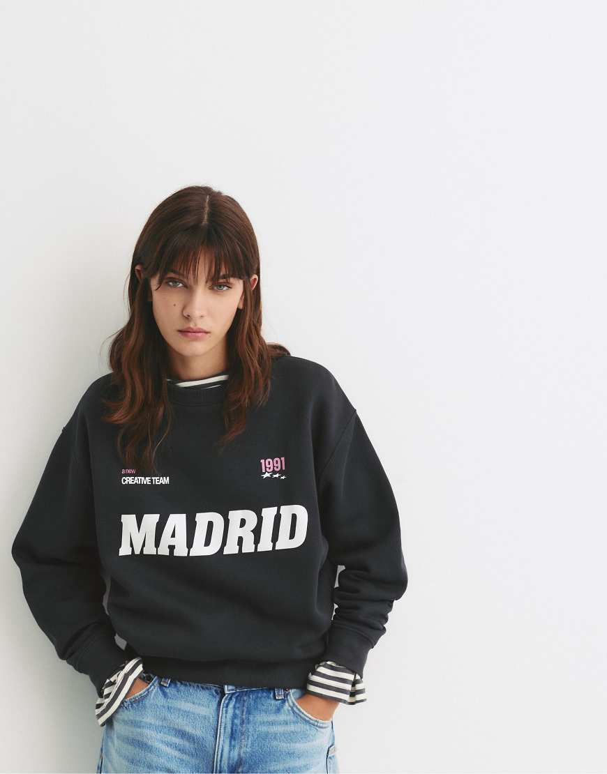 Pull & Bear - Sweatshirt in Grau mit „Madrid"-Print von Pull & Bear
