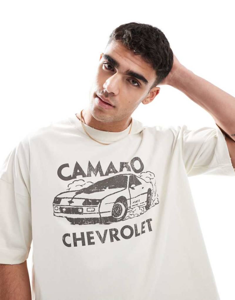 Pull & Bear - T-Shirt in Beige mit „Chevrolet"-Print-Neutral von Pull & Bear