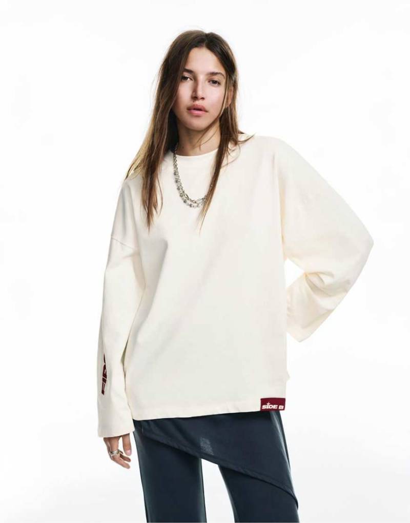 Pull & Bear - T-Shirt in Eisweiß mit Grafik von Pull & Bear