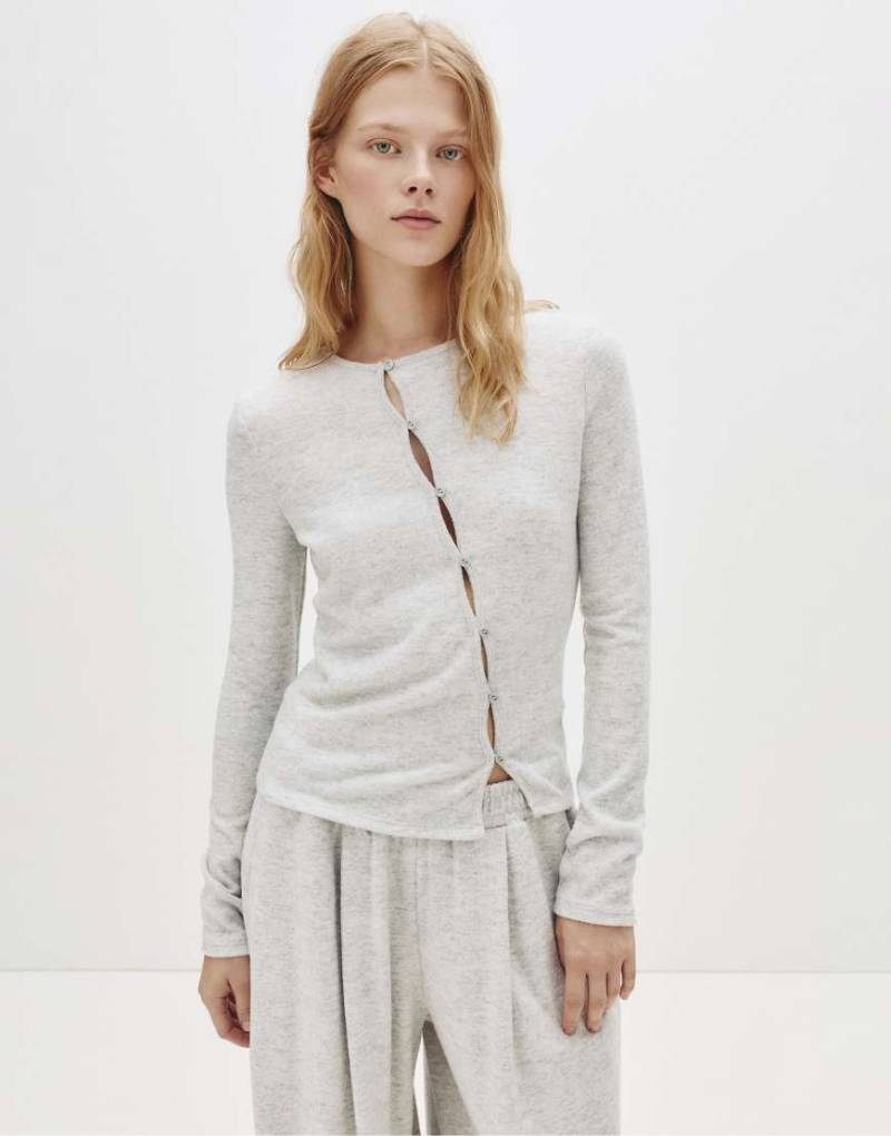 Pull & Bear - T-Shirt in Grau meliert mit Knopfleiste vorne von Pull & Bear