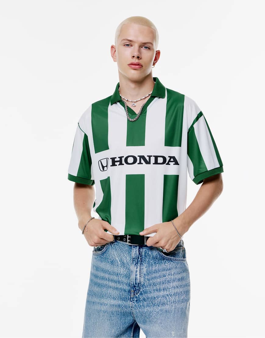 Pull & Bear - T-Shirt in Grün/Ecru mit „Honda"-Print und Polokragen-Bunt Pull & Bear - T-Shirt in Grün/Ecru mit „Honda"-Print und Polokragen-Bunt von Pull & Bear