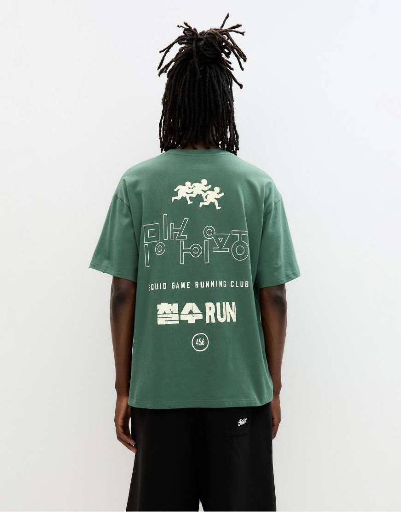 Pull & Bear - T-Shirt in Grün mit „Squid Game"-Print von Pull & Bear