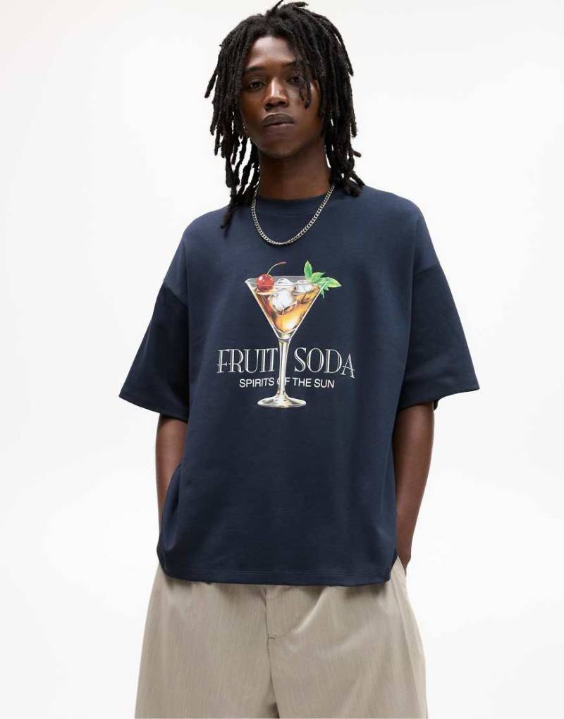 Pull & Bear - T-Shirt in Marineblau mit Cocktailglas-Print von Pull & Bear