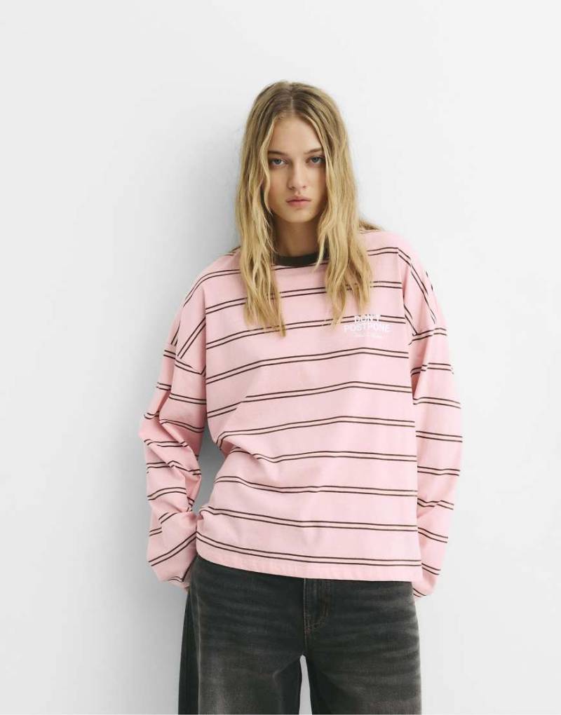 Pull & Bear - T-Shirt in Rosa mit Streifen und Textprint von Pull & Bear
