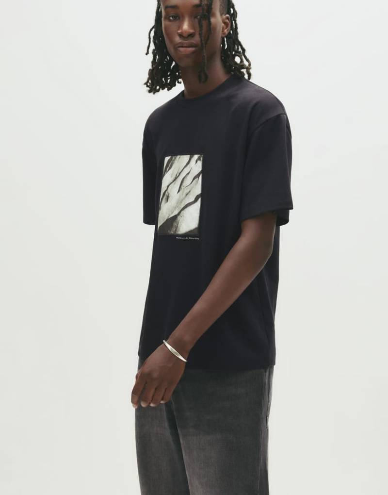 Pull & Bear - T-Shirt in Schwarz mit Gloria-Silva-Fotoprint von Pull & Bear