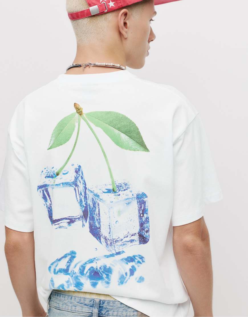 Pull & Bear - T-Shirt in Weiß mit „STWD"-Kirschprint Pull & Bear - T-Shirt in Weiß mit „STWD"-Kirschprint von Pull & Bear