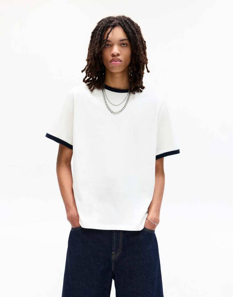 Pull & Bear - T-Shirt in Weiß mit gerippten Rändern von Pull & Bear