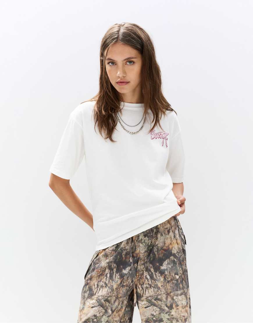 Pull & Bear - T-Shirt in kühlem Weiß mit „STWD"-Print in Schleifenoptik von Pull & Bear
