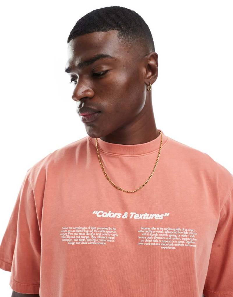 Pull & Bear - T-Shirt in verwaschenem Rot mit „Colours & Textures"-Grafikprint von Pull & Bear