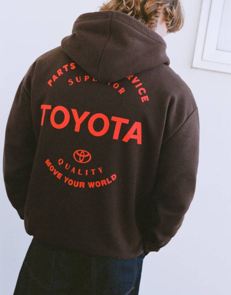 Pull & Bear - Toyota - Kapuzenpullover in Braun-Brown von Pull & Bear