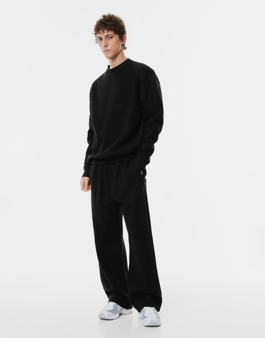 Pull & Bear - Trainingsanzug in Schwarz mit Hose und Sweatshirt von Pull & Bear