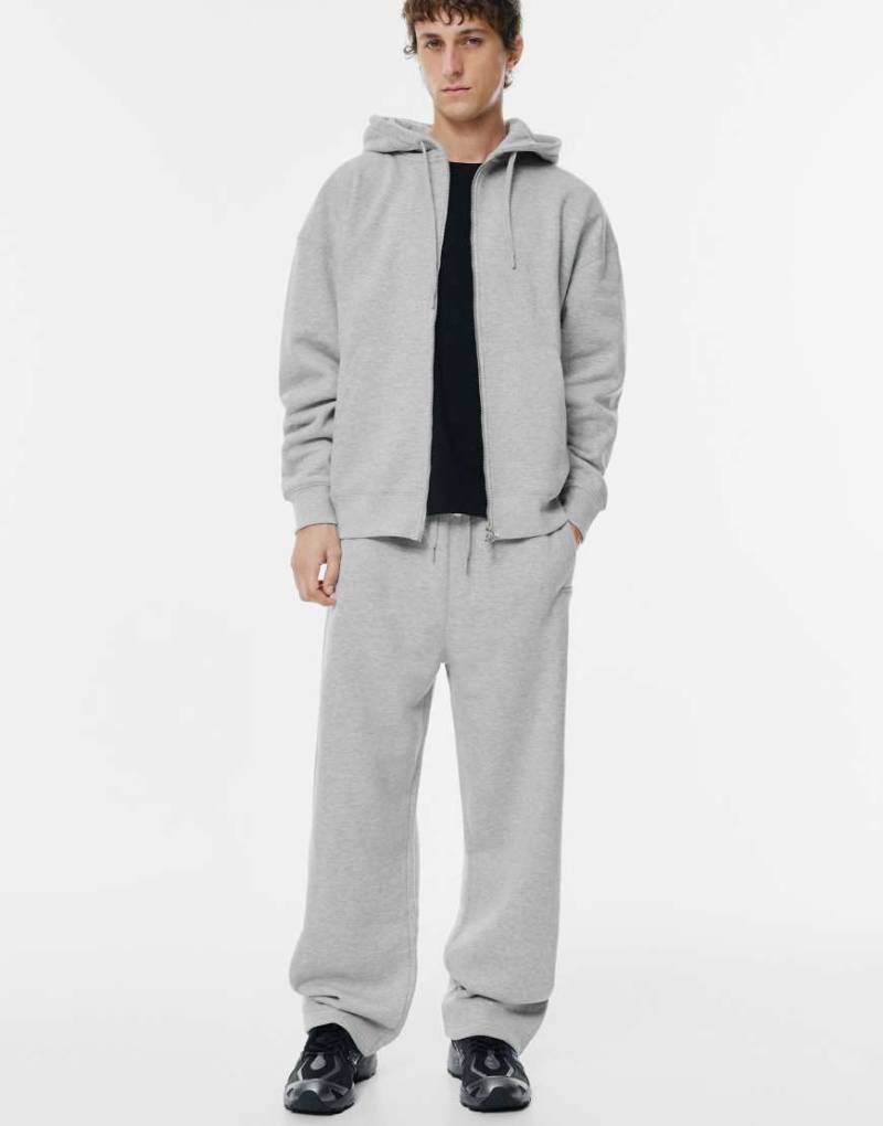 Pull & Bear - Trainingsanzug in meliertem Grau, bestehend aus Hose und Sweatshirt von Pull & Bear