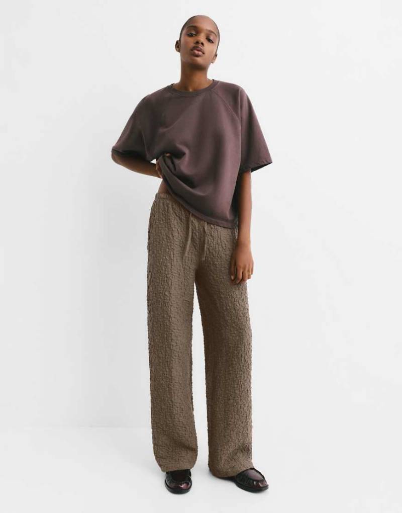 Pull & Bear - Trainingshose in Ocker mit Knitteroptik und weitem Bein-Brown von Pull & Bear